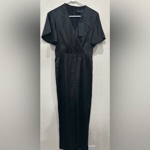 Kendall + Kyleigh black elegant jumpsuit size M NWT missing belt